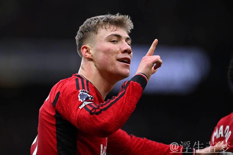 曼联2-0维拉锁定胜局!霍伊伦致大马丁染红 门将失误引争议 曼联2-0维拉锁定胜局!霍伊伦致大马丁染红 门将失误引争议