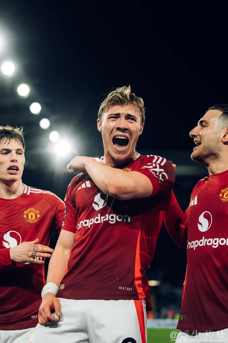 曼联2-0维拉锁定胜局!霍伊伦致大马丁染红 门将失误引争议 曼联2-0维拉锁定胜局!霍伊伦致大马丁染红 门将失误引争议